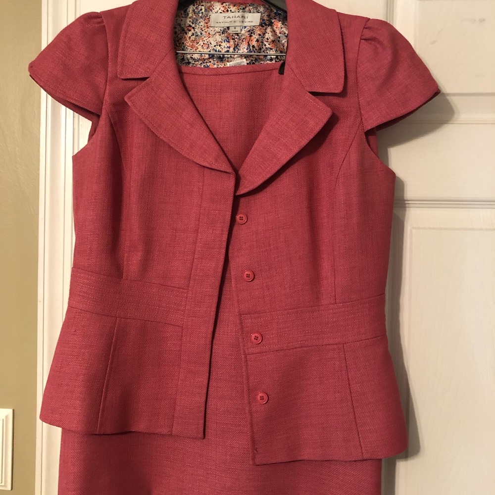 Pink tweed short sleeve skirt suit